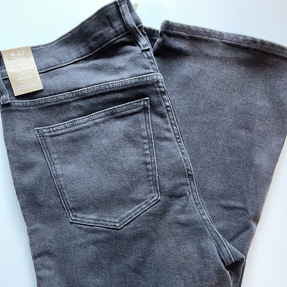 MADEWELL - CALI DEMI BOOT CUT, IN LUNAR, SIZE 32